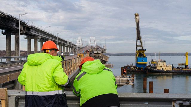 Автомобильное движение восстановили на Крымском мосту. Фото: пресс-служба ФКУ Упрдор «Тамань»