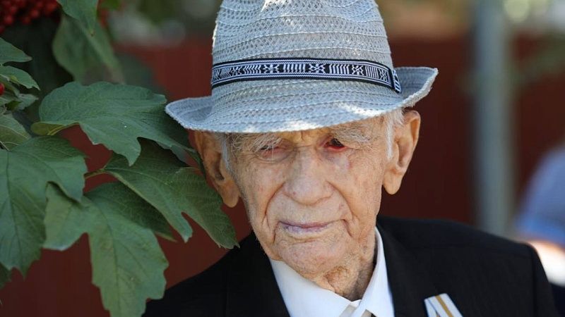 Ветерана ВОВ Геннадия Чигринцева поздравил со 102-летием губернатор Кубани