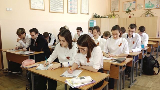 Школьники Краснодара написали письма солдатам-срочникам