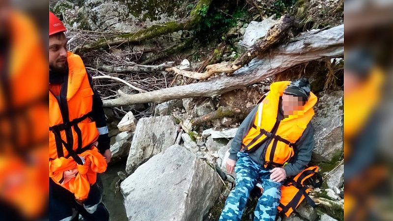 Спасатели помогли унесённому течением Мзымты пенсионеру в Сочи