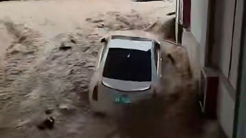 На видео попали последствия жесткого наводнения в Китае