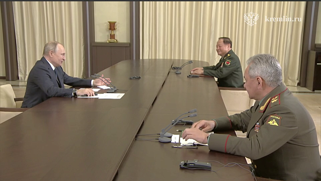 Владимир Путин провёл встречу с заместителем председателя ЦВС КНР. Фото: скриншот из видео kremlin.ru 