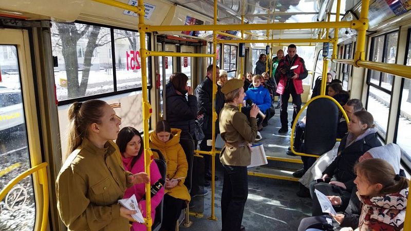 Школьники Краснодара приняли участие в движущейся экскурсии на трамвае «Читайкин»