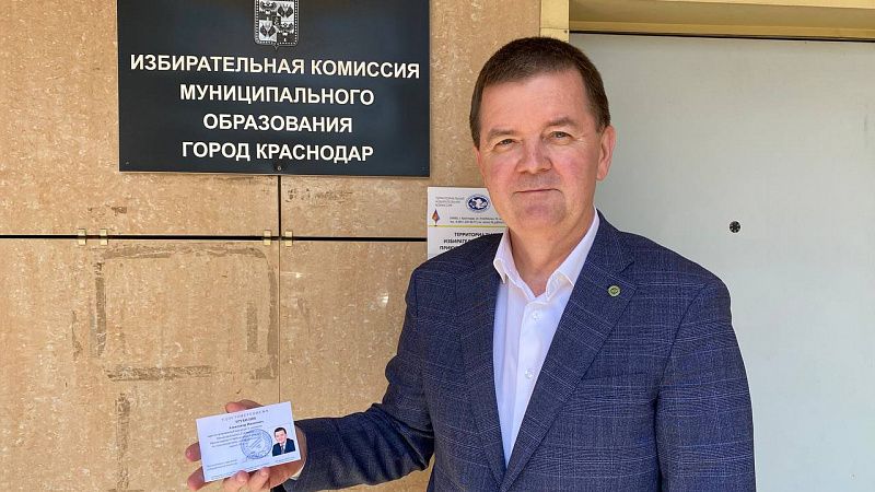 Ректор КубГАУ получил удостоверение кандидата в депутаты ЗСК VII созыва