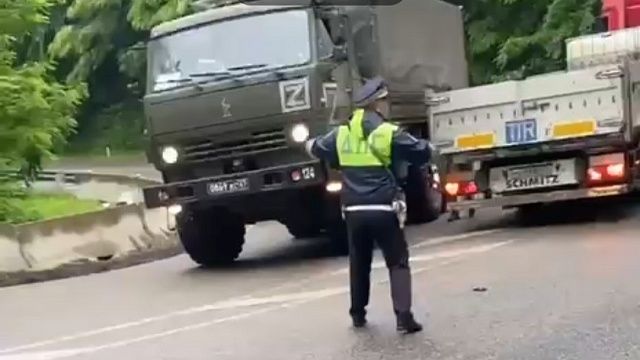 Полиция разыскивает водителя, разлившего масло на трассе «Джубга-Сочи»