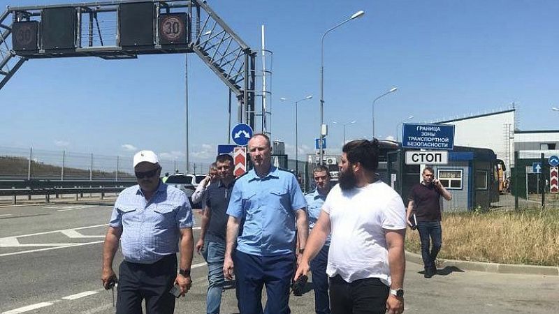 Прокуратура Кубани ведёт проверку по факту пробки перед Крымским мостом