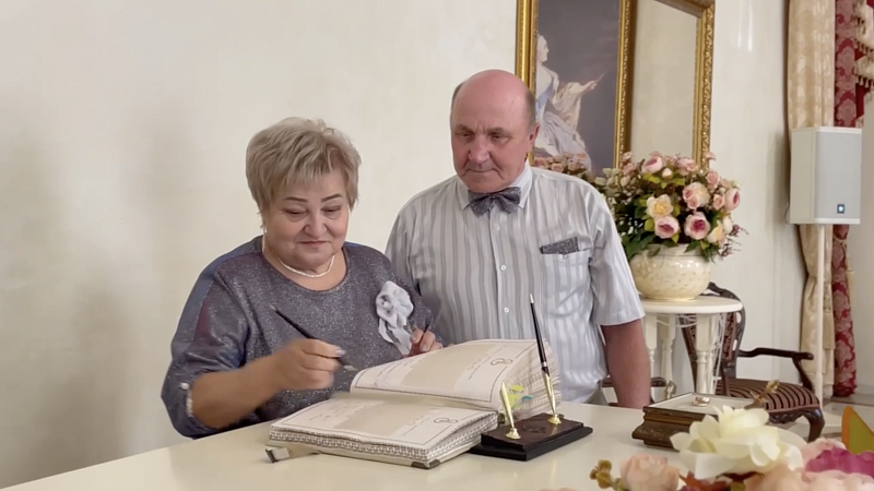 «Никакого секрета - любить, уважать, почитать»: краснодарцы Бобровниковы отметили золотую свадьбу