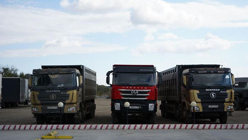 Очередь из грузовиков на Керченской паромной переправе увеличилась до 397 машин
