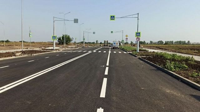 В Краснодаре достроили дорогу к самой большой в ЮФО школе. Фото: пресс-служба администрации Краснодарского края