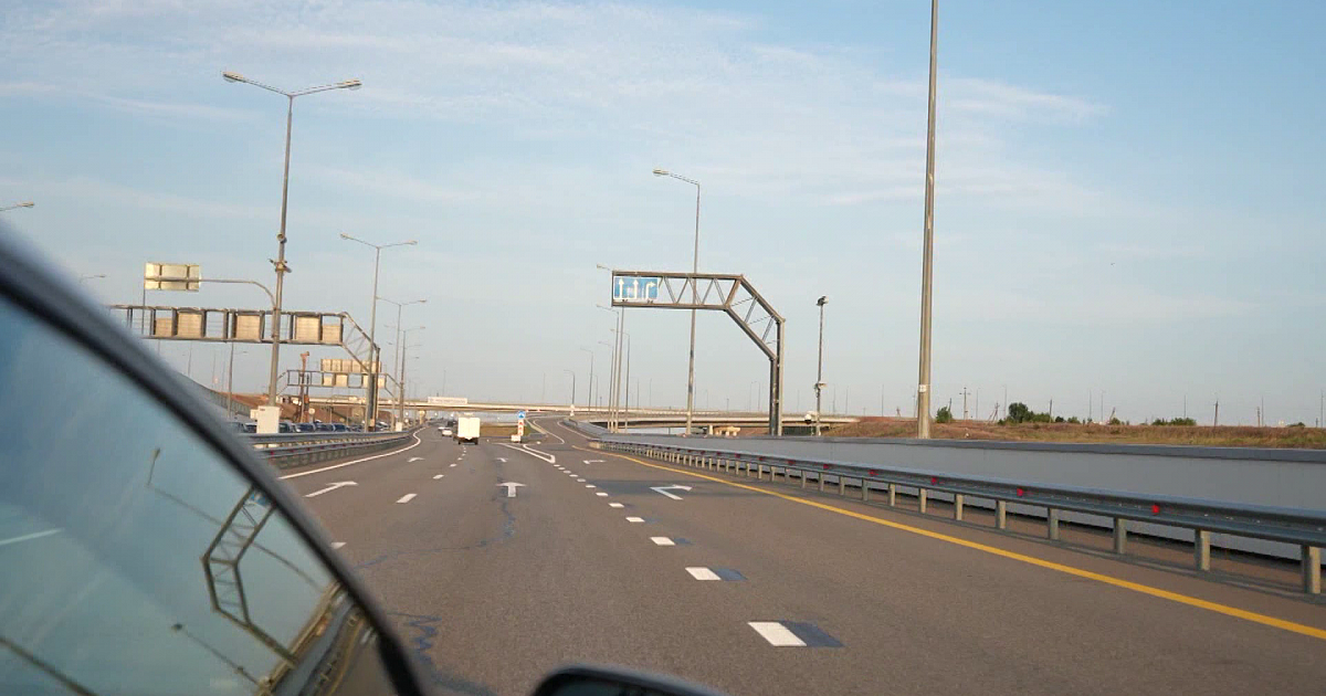 Крымский мост со всех сторон. Мост фото. Фото Крымского моста сегодня. Крымский мост сейчас. Проезд по крымскому мосту сегодня