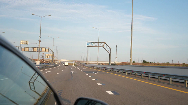 2 часа 20 минут на проезд по Крымскому мосту. Эксперимент телеканала «Краснодар» Фото: Телеканал «Краснодар»