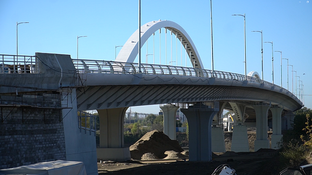Новый Яблоновский мост будет подсвечиваться разными цветами Фото: Телеканал «Краснодар»