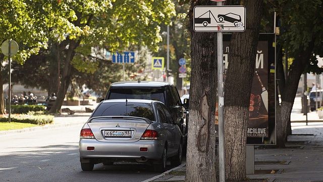Наумов предупредил сотрудников мэрии о самых серьёзных последствиях за нарушение правил парковки 