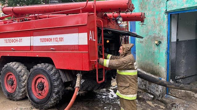 В Туапсинском районе откачали воду со всех домовладений. Фото: Главное управление МЧС России по Краснодарскому краю