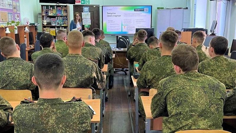 В Кубанском казачьем кадетском корпусе провели занятие в рамках проекта «Урок цифры»