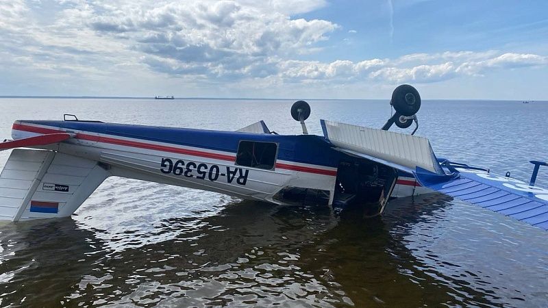 Появилось видео аварийной посадки самолета на пляж в Кронштадте