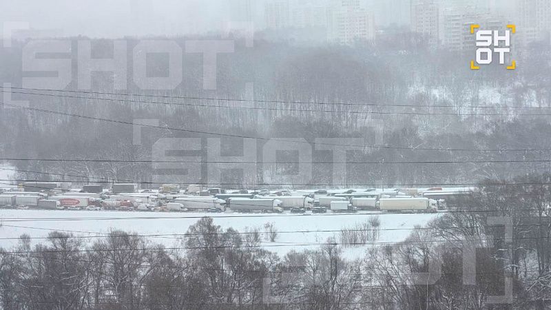 Появилось видео многокилометровой пробки на МКАД 