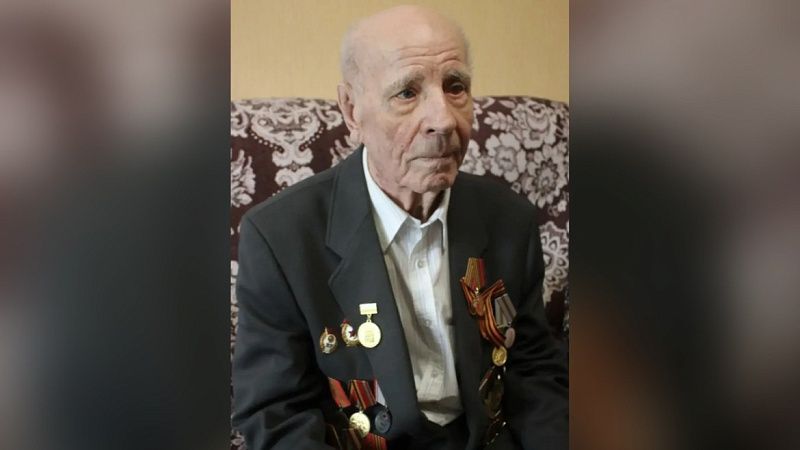 Евгений Наумов поздравил со столетием ветерана ВОВ Петра Алёшина в Краснодаре