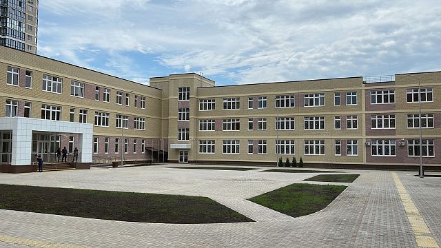 Завершено строительство новой школы по ул. им. Кирилла Россинского. Фото: телеканал «Краснодар»