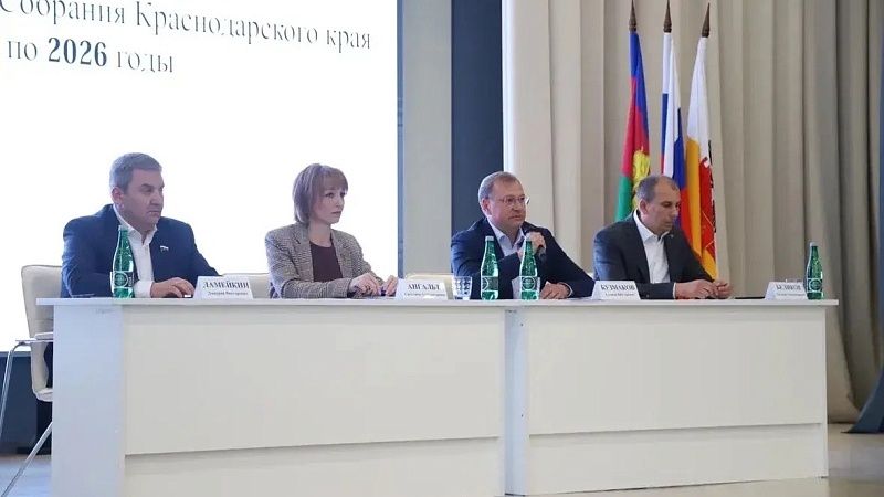 Депутаты ЗСК отчитались о работе жителям Калининского округа в Краснодаре