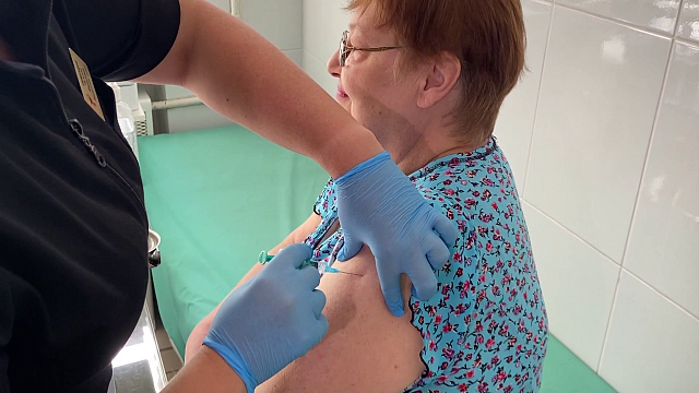 62-летняя краснодарка рассказала, почему в третий раз привилась от коронавируса Фото: Телеканал «Краснодар»