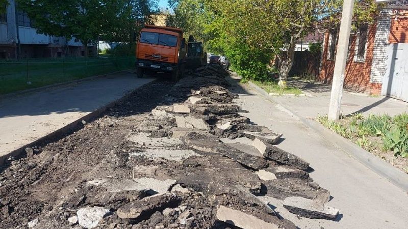 Капремонт теплотрассы начался на улице Ленина в Ейске