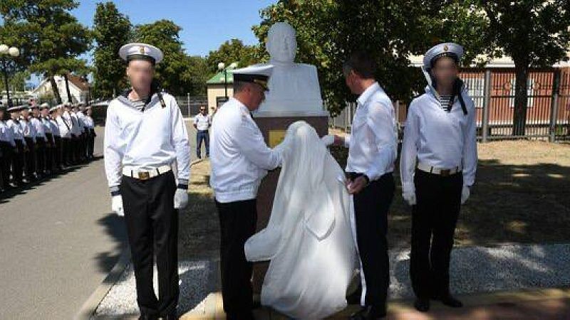 Бюст Герою России Сергею Седову открыли в Анапе