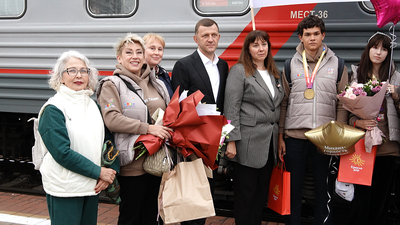 Мэр Краснодара встретил на вокзале призёров юношеского фестиваля БРИКС