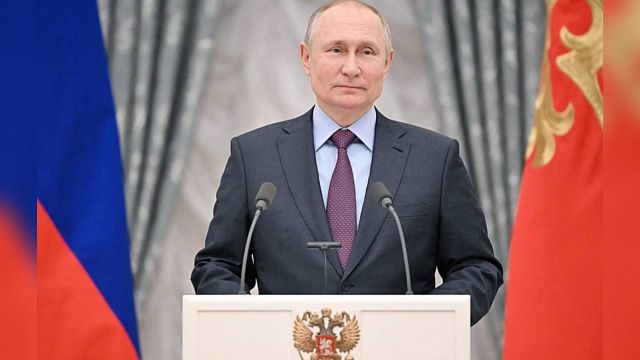Владимир Путин поздравил жителей России с Днём защитника Отечества