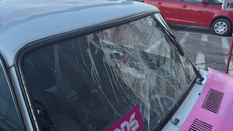 Бородатый танцор помял машину студента в Краснодаре