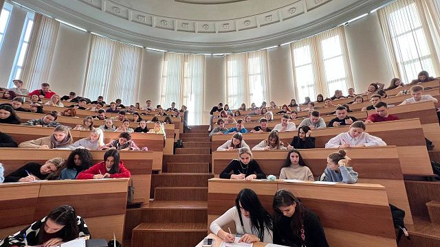 Студенты Кубани будут получать стипендии. Фото: телеканал «Краснодар»