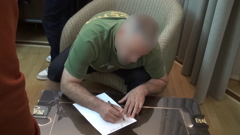 ФСБ показала видео задержания восьми участников террористической ячейки в КБР