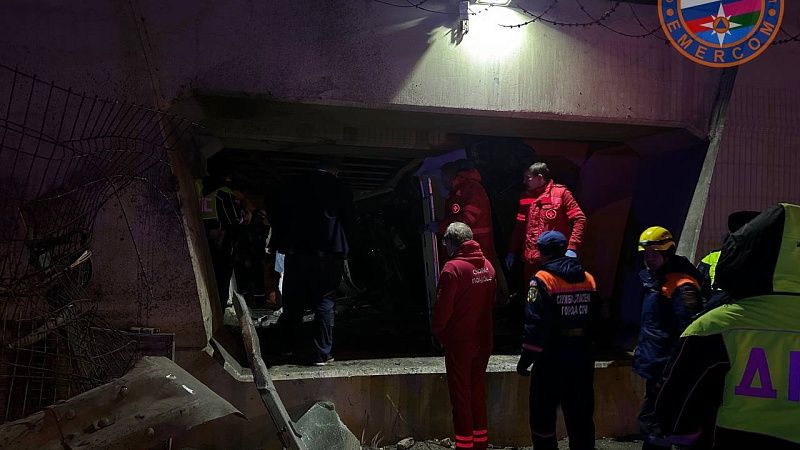 Семь человек пострадали из-за заноса внедорожника на эстакаде в Сочи