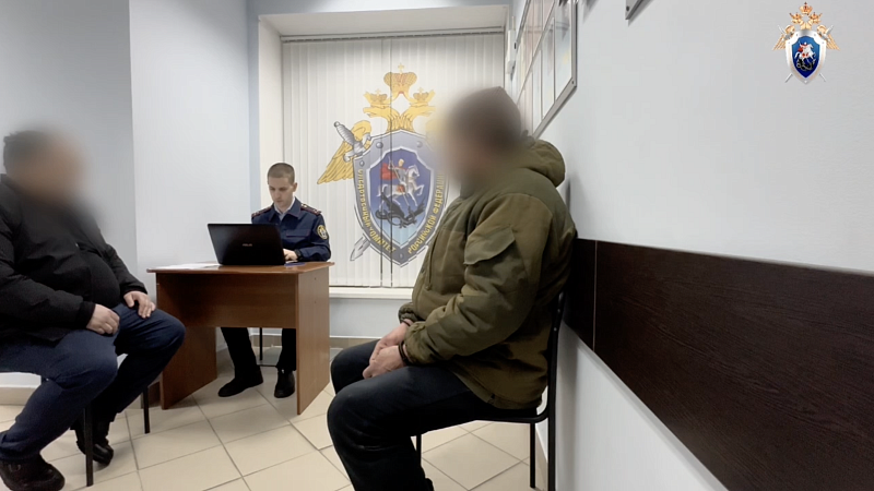 Мужчина во время пьяной ссоры зарезал знакомую и скрылся в Туапсе