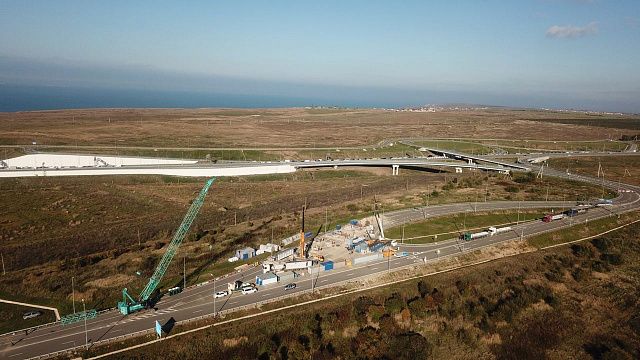 Строители продолжают восстанавливать Крымский мост и собирают пролетные строения 