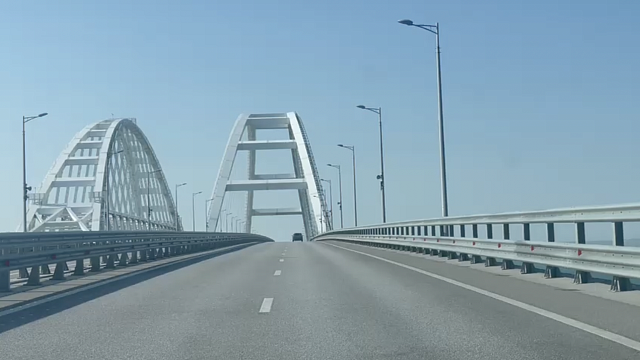 Как устроен проезд по Крымскому мосту в 2024 году. Фото: телеканал «Краснодар»