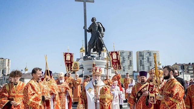 Князю Владимиру открыли памятник в Анапе
