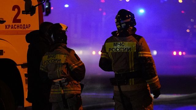 Две многоэтажки загорелись после атаки БПЛА в Ростове-на-Дону