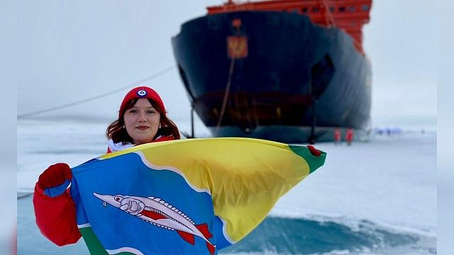 Привет с Северного полюса передала одноклассницам школьница из Ейска