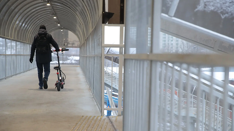 Связывающий два микрорайона долгожданный надземный переход открыли в Краснодаре