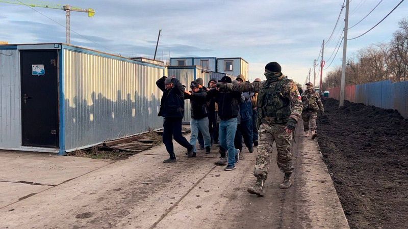 «Пытались скрыться — не помогло»: нелегалов нашли на стройке в станице Динской