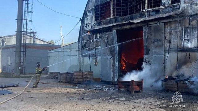 Пожар на промышленном складе Краснодара локализован