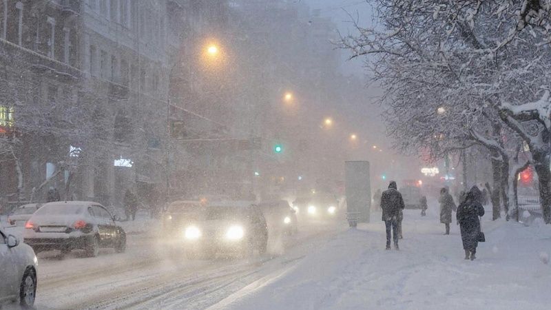 Водителям посоветовали оставить машины из-за снегопада в Москве