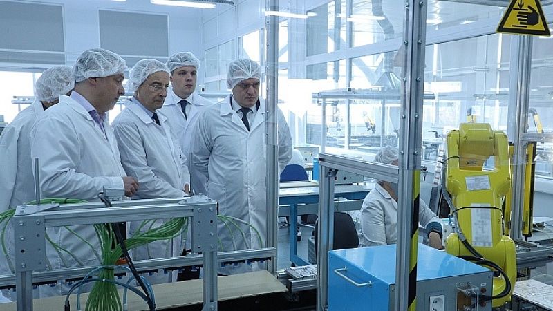 Производство базовых элементов солнечных батарей для космоса откроют в Краснодаре