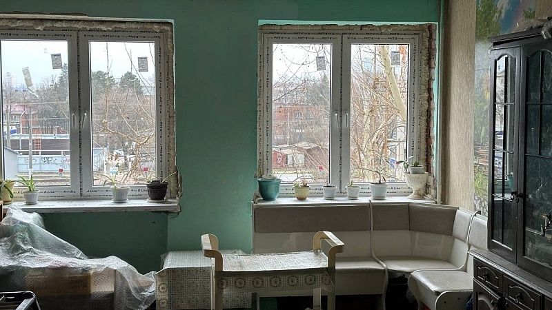 Остекление пострадавших от БПЛА домов на Новороссийской завершили в Краснодаре