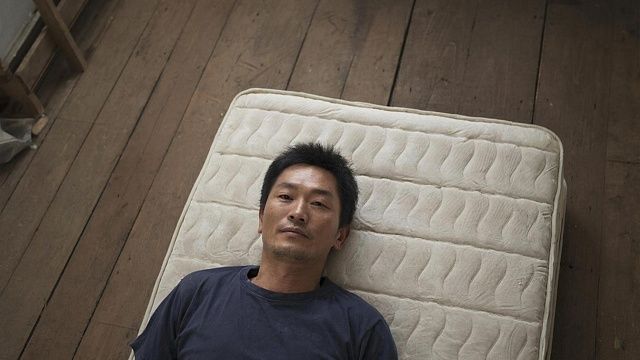 Мигрант-педофил из Азии насиловал ребёнка и снимал его на видео в Прибалтике