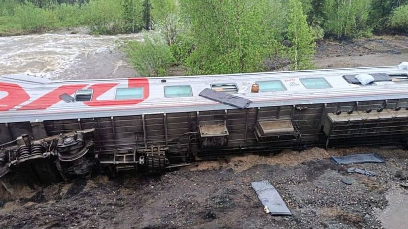 Уголовное дело возбуждено после схода с рельс поезда «Воркута – Новороссийск» 