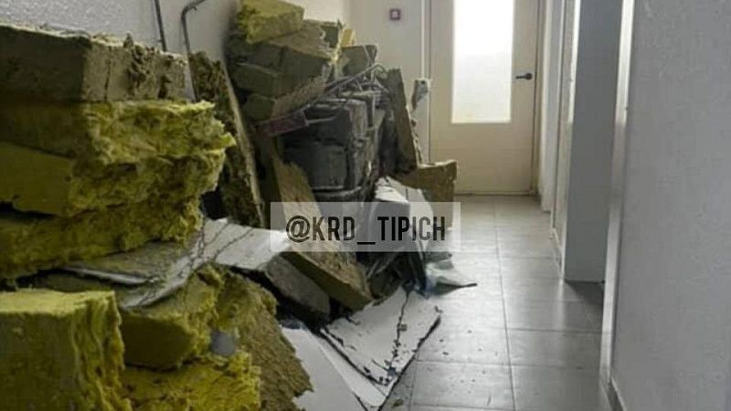 Жильцы краснодарского ЖК пожаловались на захламившего коридор многоэтажки соседа