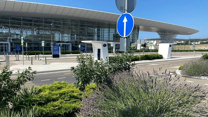 После отмены беспилотный опасности сняли ограничения с аэропорта Геленджика
