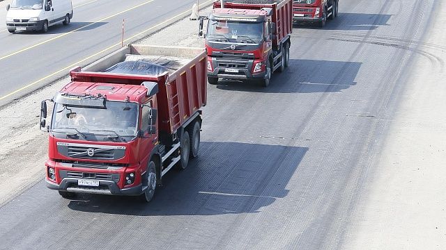 В Краснодаре на полмесяца ограничат движение грузовиков в дневное время. Фото: телеканал «Краснодар»